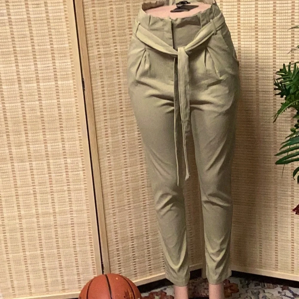 HERA COLLECTION STRETCHY PANTS. NWT - Picture 4 of 11